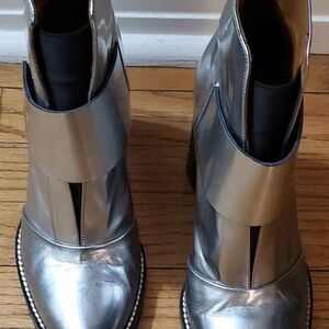 Silver boots Size EUR38
